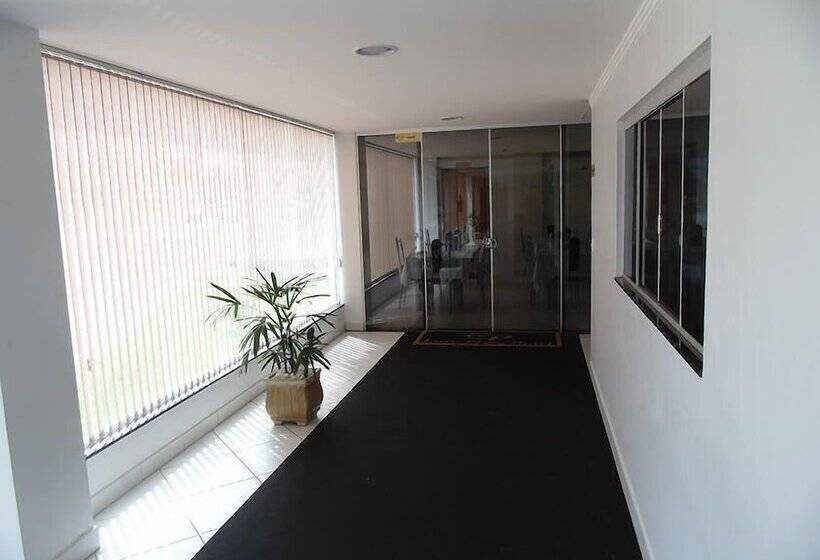 Euro Plaza Hotel Próximo Ao Aeroporto De Goiânia, Santa Genoveva