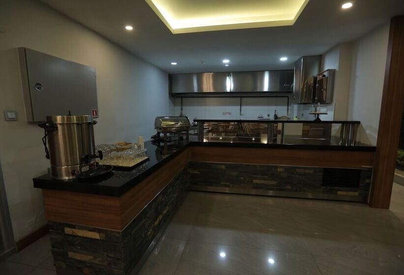 Отель Business Palas