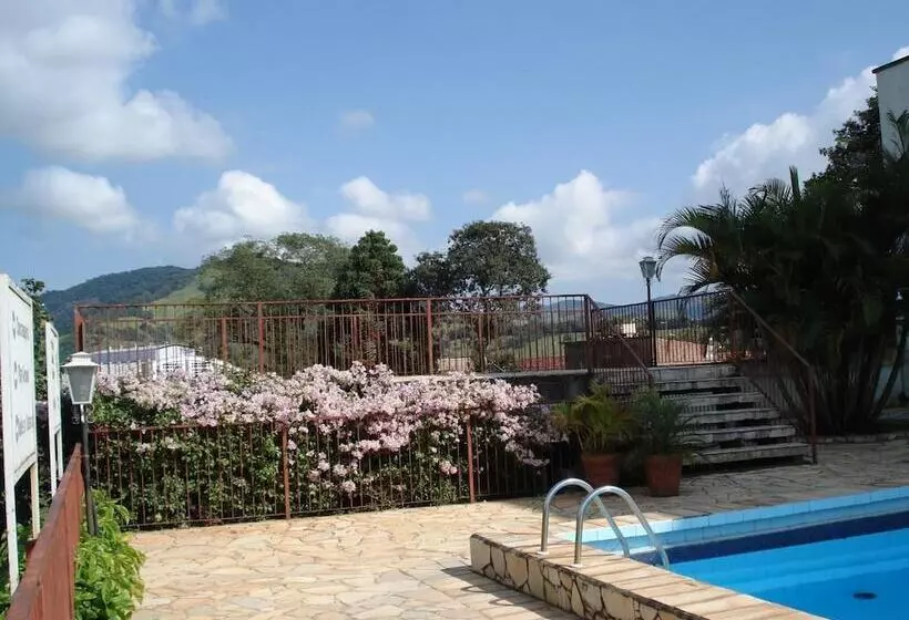 Hotelli Montanhas E Vida
