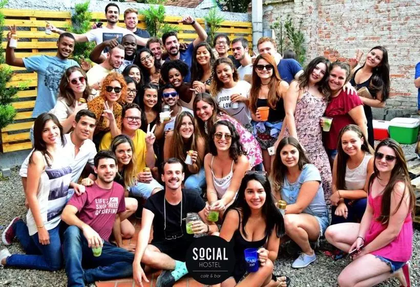Social Hostel Café E Bar