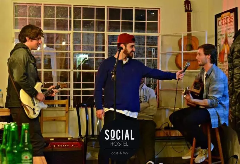 Social Hostel Café E Bar
