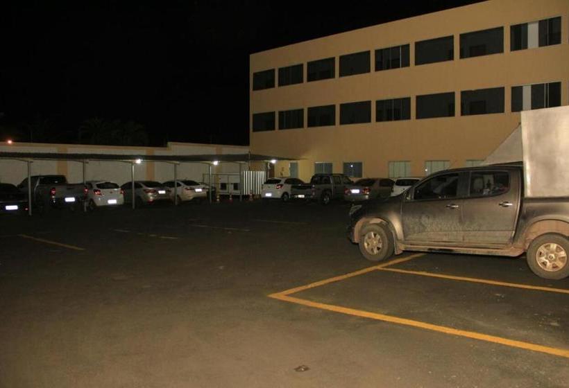 בית מלון כפרי Flip Palace