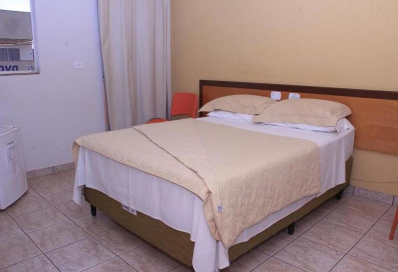 בית מלון כפרי Flip Palace