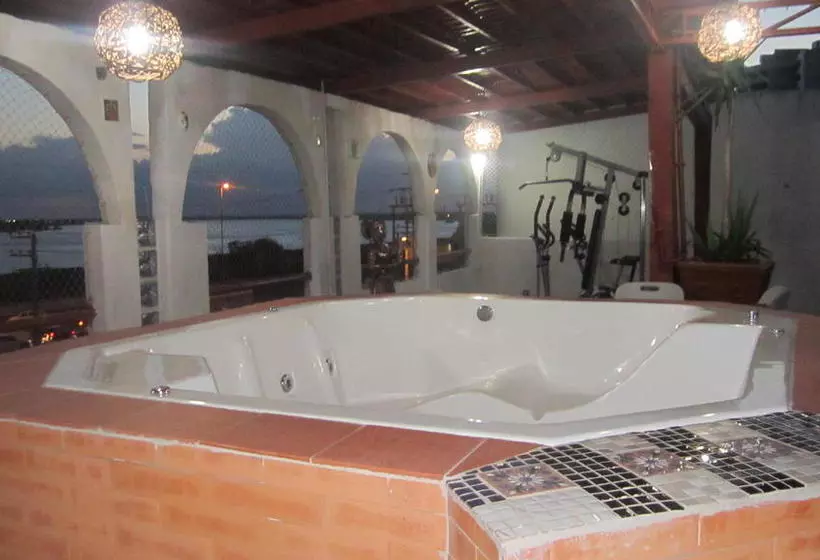 هتل Orla Guest House
