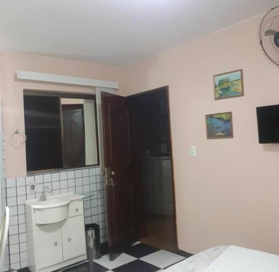 تختخواب و صبحانه Kzazendf Camaecafé Asasul