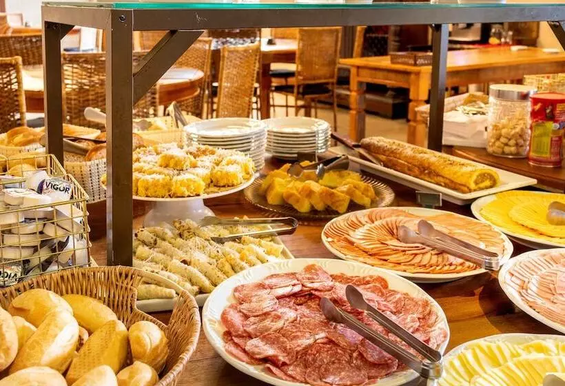 Castelo De Itaipava   Hotel, Eventos E Gastronomia
