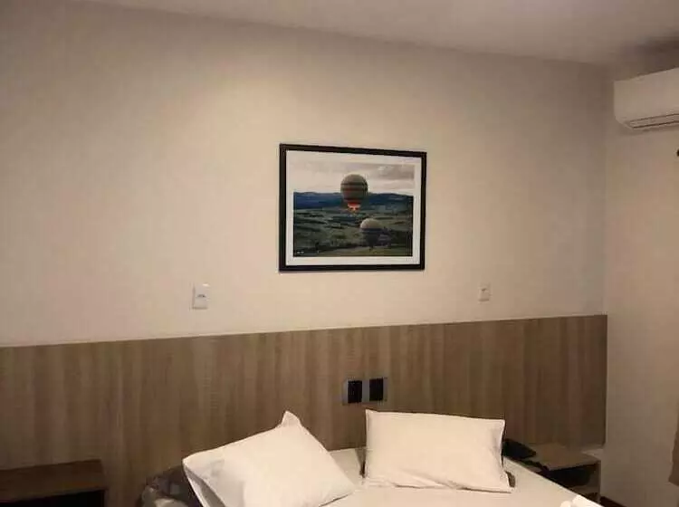 ホテル Limeira Plaza