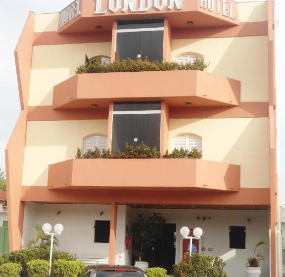 Отель London