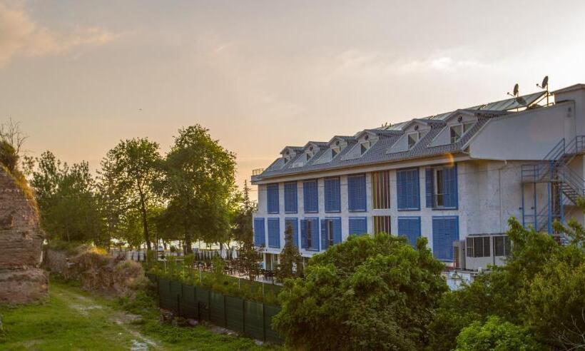 Limnades Hotel İznik
