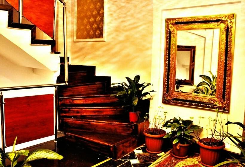 هتل The Gala Palace