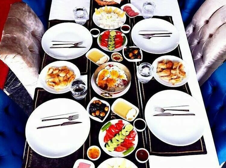 هتل The Gala Palace