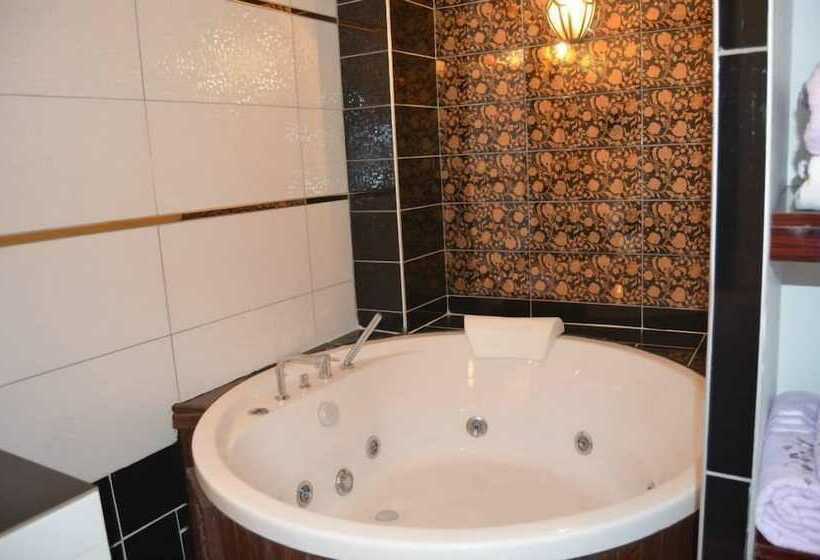 هتل The Gala Palace