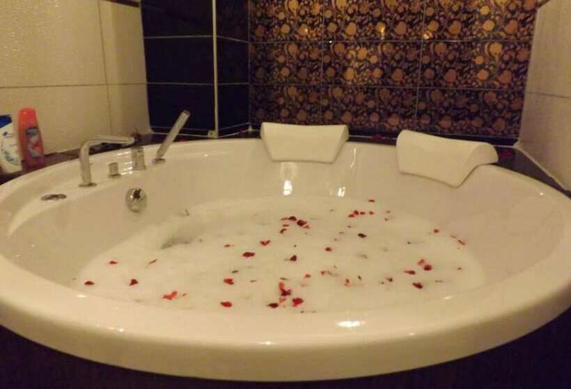 هتل The Gala Palace