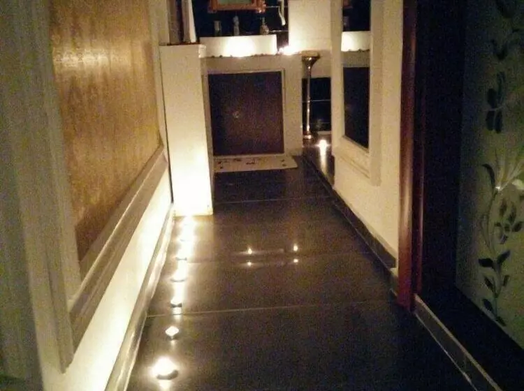 هتل The Gala Palace