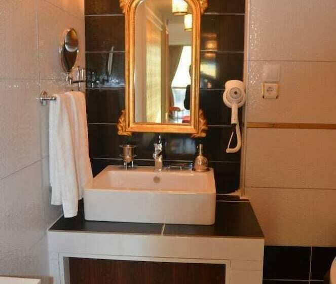 هتل The Gala Palace