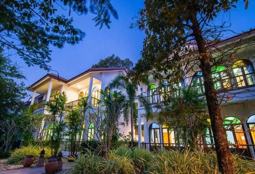 Hotelli Baan Imm Sook Resort