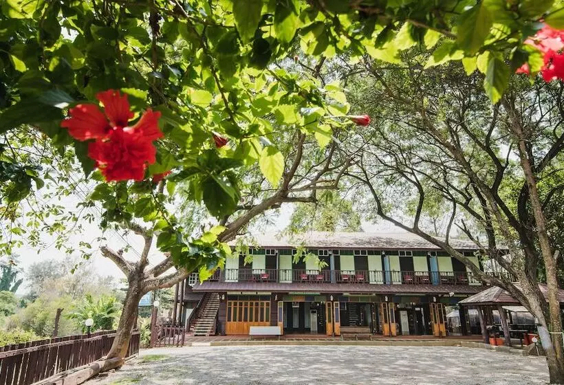 Hotelli Baan Imm Sook Resort
