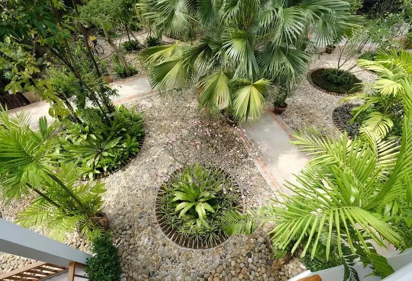 Hotelli Baan Imm Sook Resort