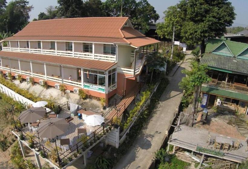 Hotel Day Waterfront