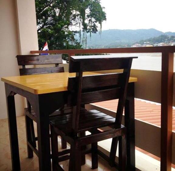 Hotel Day Waterfront