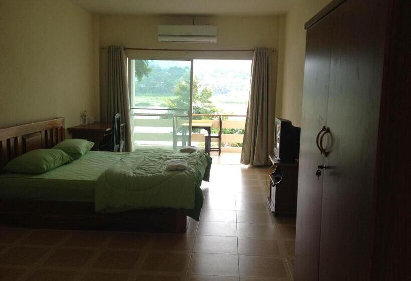 Hotel Day Waterfront