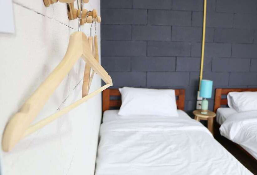 Norn Nung Len Cafe & Hostel