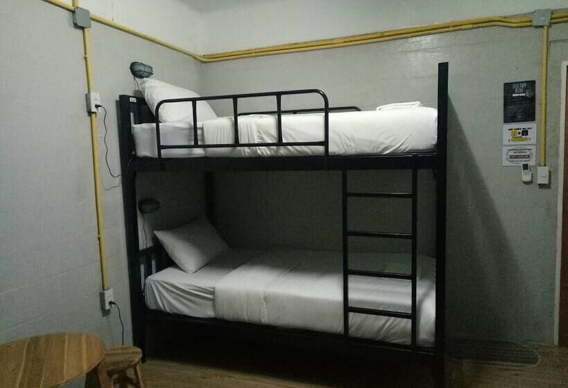 Norn Nung Len Cafe & Hostel