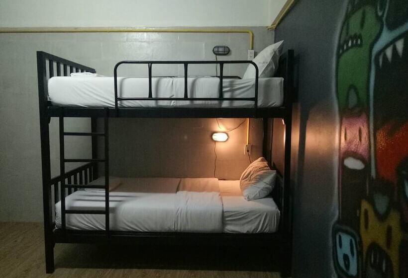 Norn Nung Len Cafe & Hostel