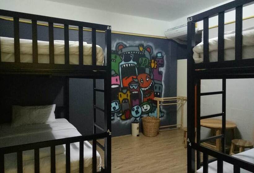 Norn Nung Len Cafe & Hostel