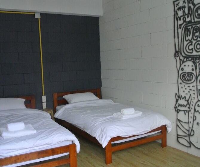 Norn Nung Len Cafe & Hostel