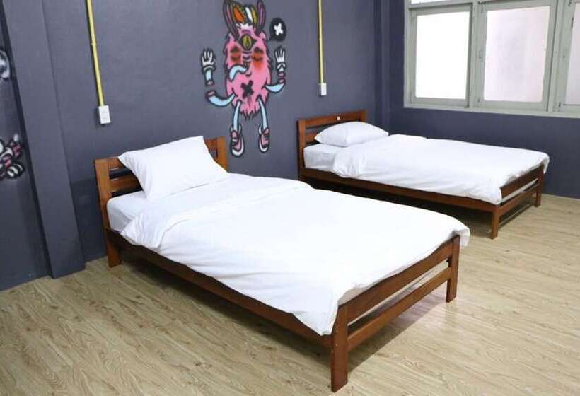 Norn Nung Len Cafe & Hostel