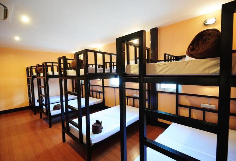 Slinky Hostel @ The Beach