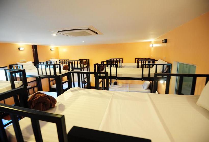 Slinky Hostel @ The Beach