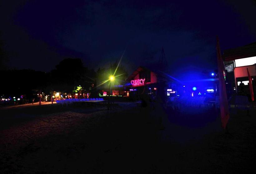 Slinky Hostel @ The Beach