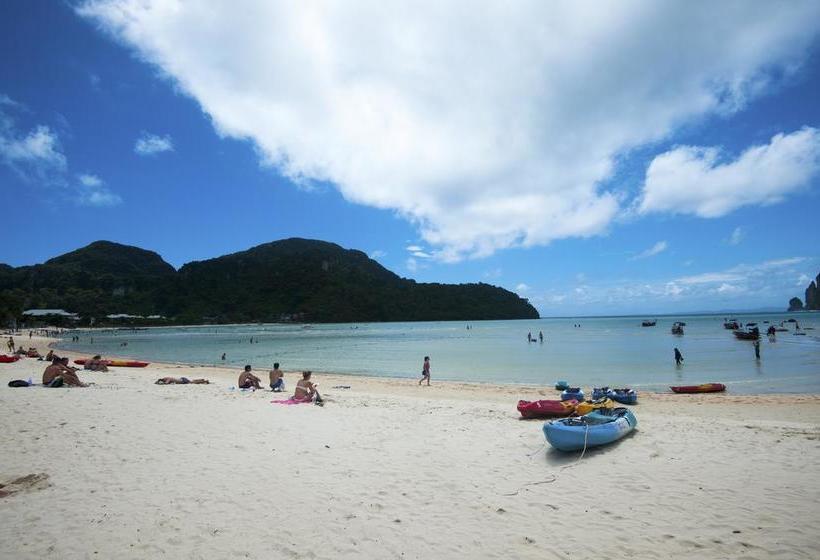 Slinky Hostel @ The Beach