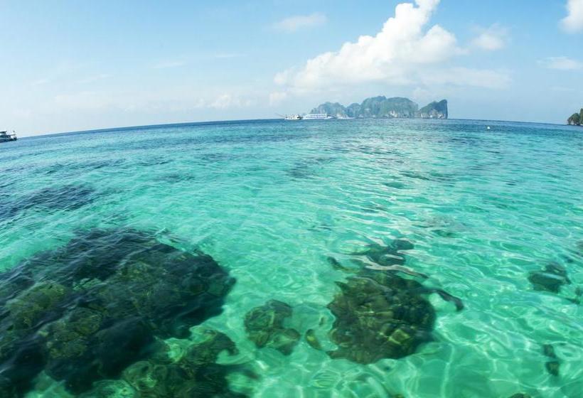 Slinky Hostel @ The Beach