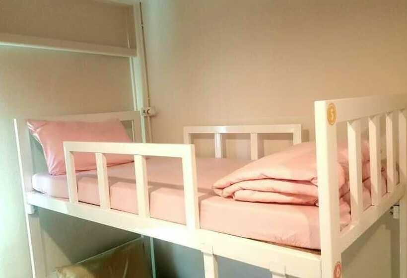 Wanderlust Bangkok Hostel