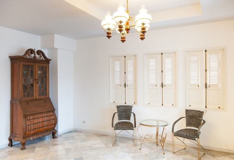 בית מלון כפרי Dharasom Colonial House