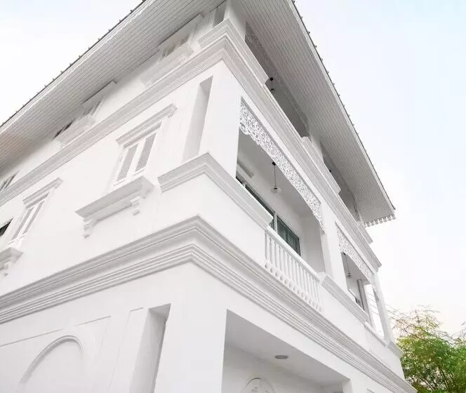 ホテル Dharasom Colonial House
