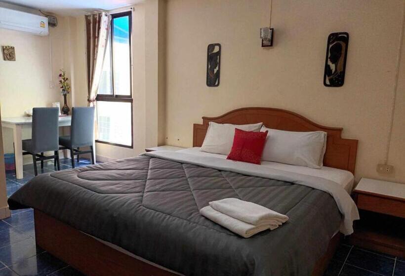 בית מלון כפרי Patong Rose Guest House 50m To Beach