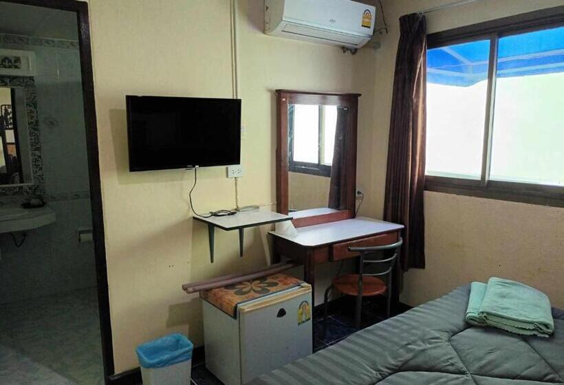 בית מלון כפרי Patong Rose Guest House 50m To Beach