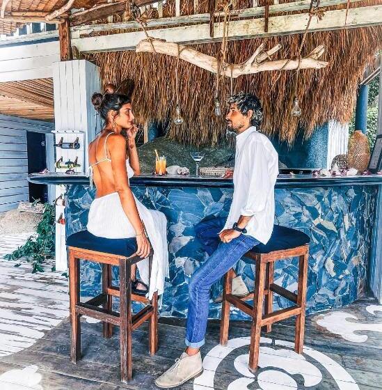 酒店 Somewhere Only We Know Resort