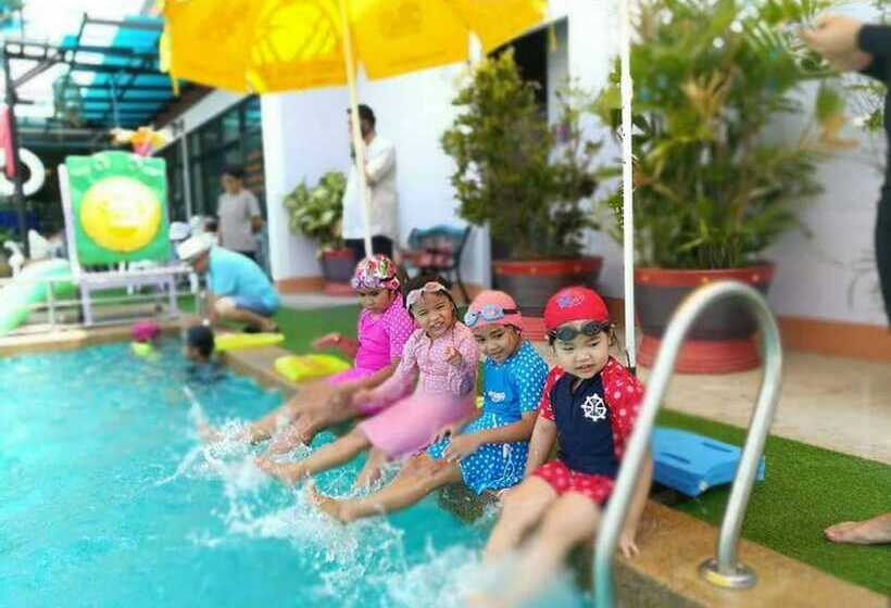 Отель The Sita Princess