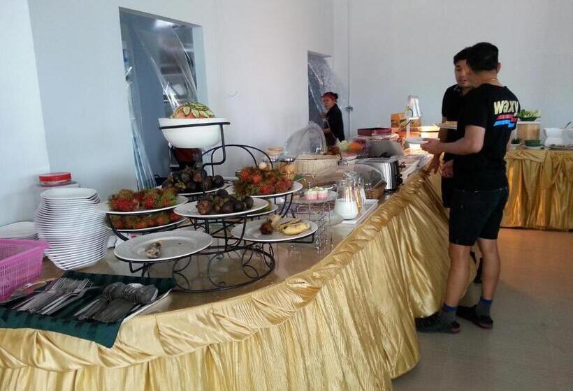 Отель The Sita Princess