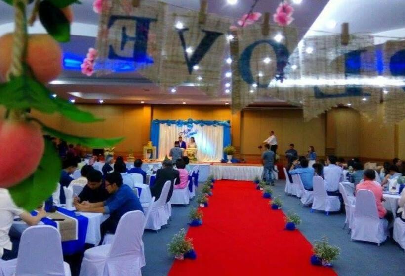 Отель The Sita Princess