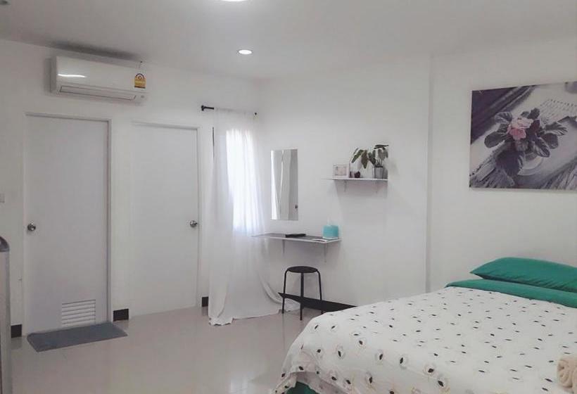 تختخواب و صبحانه Banmeesukko Phitsanulok