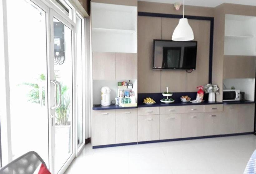 تختخواب و صبحانه Banmeesukko Phitsanulok