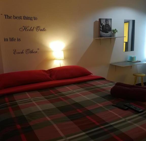 تختخواب و صبحانه Banmeesukko Phitsanulok