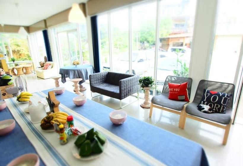 تختخواب و صبحانه Banmeesukko Phitsanulok