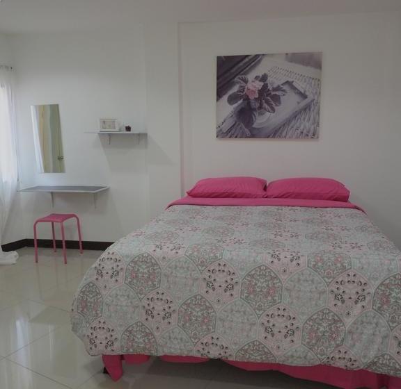 تختخواب و صبحانه Banmeesukko Phitsanulok